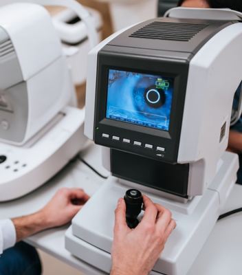 retina examination bloom vision clinic