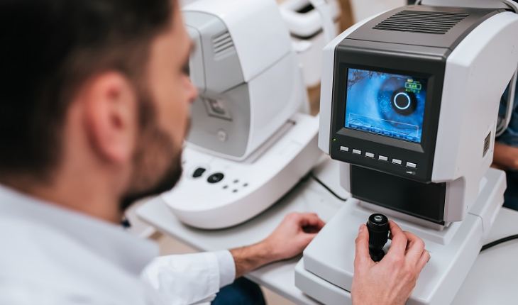 retina examination bloom vision clinic